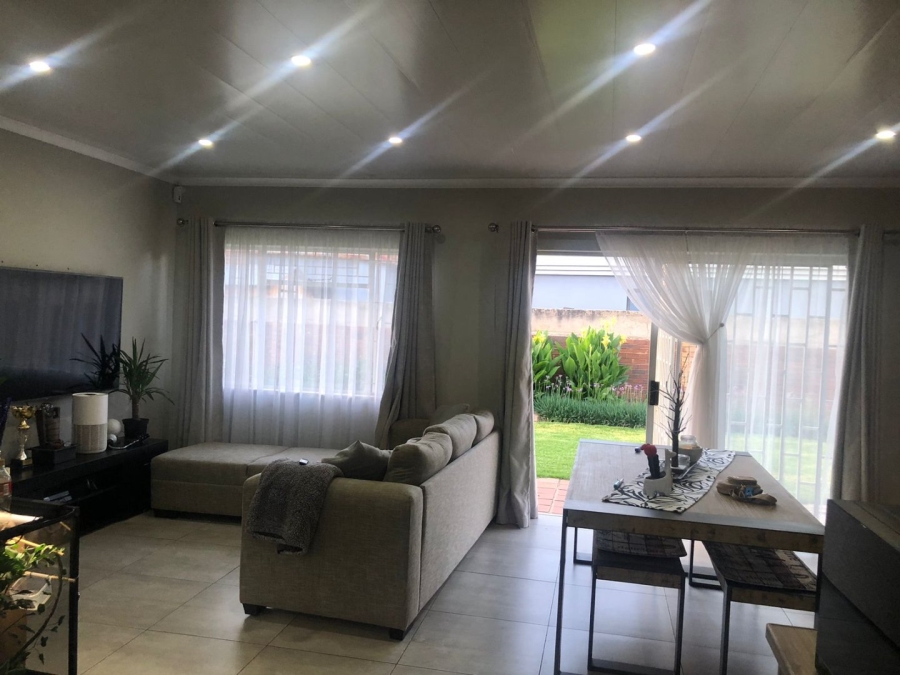 To Let 3 Bedroom Property for Rent in Pellissier Free State